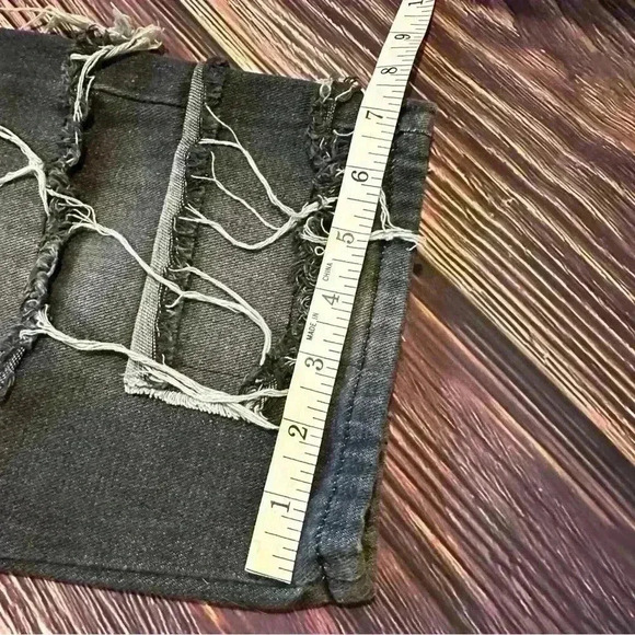 RARE Rebel Vengeance Black Wash Distressed Jeans With Skulls Accents Size 34 - Picture 8 of 8